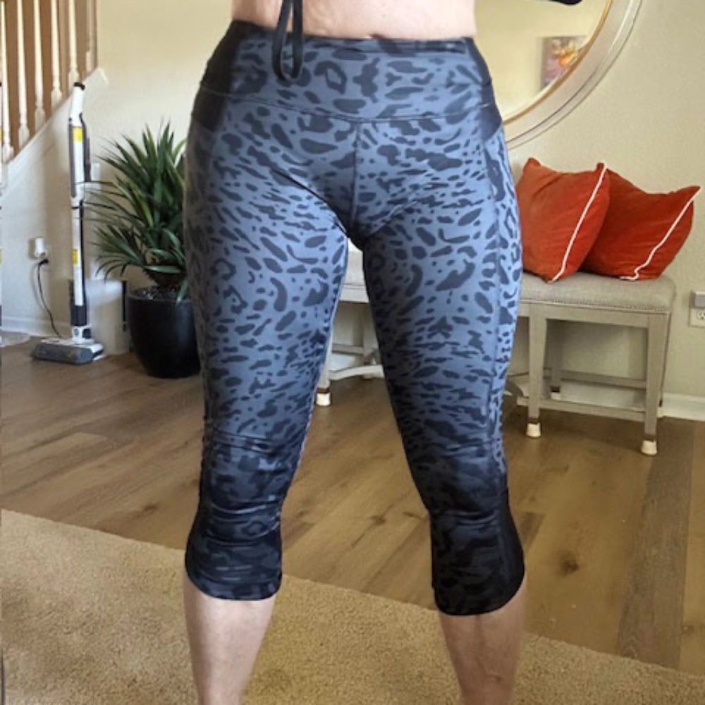 Lululemon Just Breathe Leopard Print Mesh Panel capri leggings SIZE 6